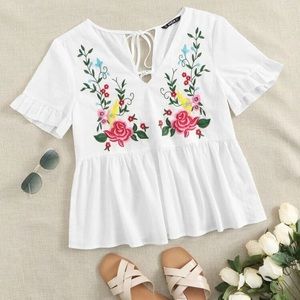 NWOT Embroidered floral print back tie peplum top